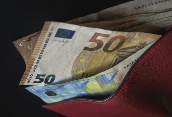 Quali sono i passaggi per acquistare un immobile con destinazione a residence universitario a Bari?