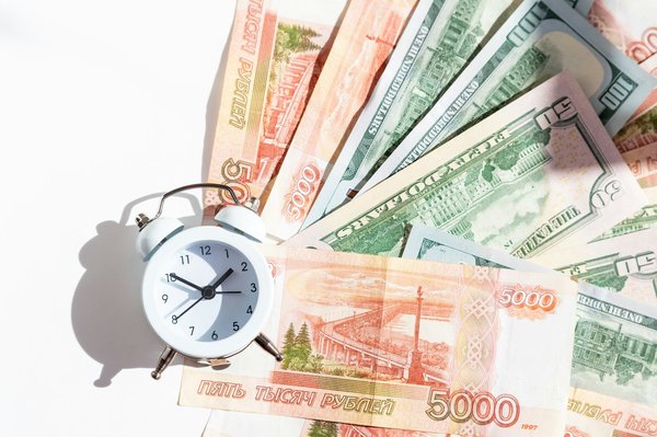 Quali strategie di risparmio energetico possono essere implementate in un edificio storico senza comprometterne l'integrità?